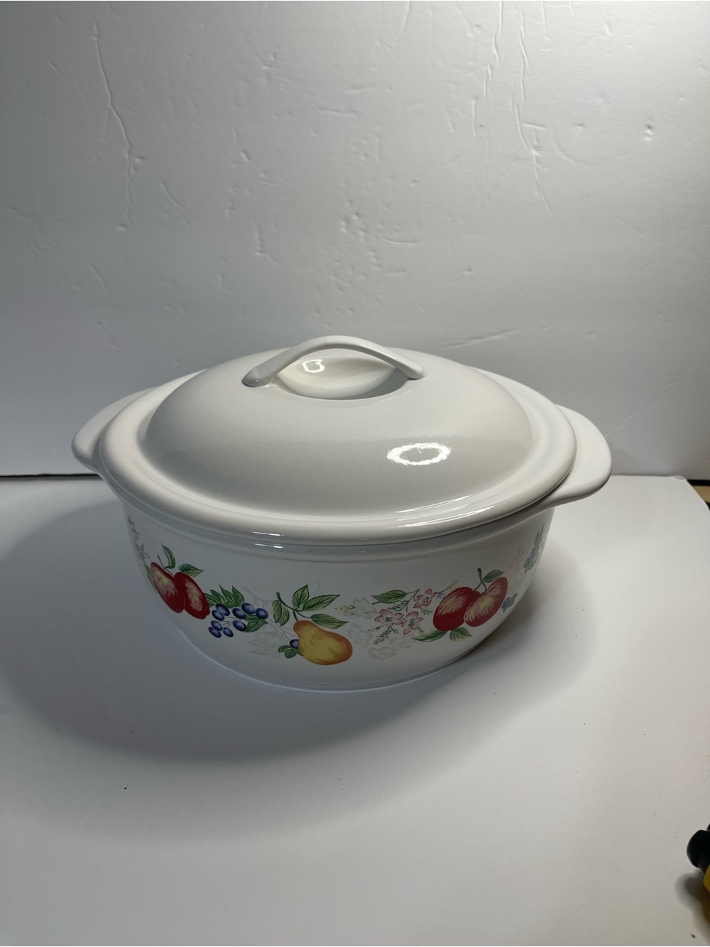 Corelle 2.5 quartWhite Fruit Pattern Covered Casserole Dish, Stoneware
